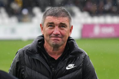 Kovalivka, UKRAINE - 17 Mayıs 2025. Kovalivka Ruslan Kostyshyn 'in teknik direktörü Ukrayna Premier Ligi FC Kolos Kovalivka ile Ukrayna' nın Kovalivka kentinde oynanan FC Karpaty Lviv maçında görüldü.