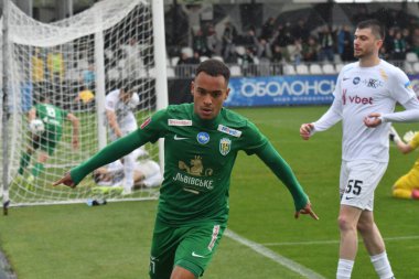 Kovalivka, UKRAINE - 17 Mayıs 2025. Ukrayna Premier Ligi FC Kolos Kovalivka ile Ukrayna 'nın Kovalivka kentinde oynanan FC Karpaty Lviv maçında gol attıktan sonra Karpaty' li Bruninho tepki gösterdi