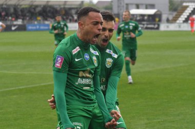 Kovalivka, UKRAINE - 17 Mayıs 2025. Ukrayna Premier Ligi FC Kolos Kovalivka ile Ukrayna 'nın Kovalivka kentinde oynanan FC Karpaty Lviv maçında gol attıktan sonra Karpaty' li Bruninho tepki gösterdi