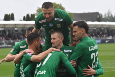 Kovalivka, UKRAINE - 17 Mayıs 2025. Ukrayna Premier Ligi FC Kolos Kovalivka ile Ukrayna 'nın Kovalivka kentinde oynanan FC Karpaty Lviv maçında gol attıktan sonra Karpaty' li Bruninho tepki gösterdi