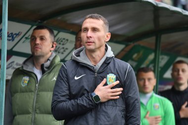 Lviv, Ukrayna 25 Mayıs 2025. FC Karpaty Lviv Lladyslav Lupashko 'nun teknik direktörü Ukrayna Premier Ligi maçında FC Karpaty Lviv ve FC Zorya Luhansk arasında Ukrayna Stadyumu' nda oynanan maç sırasında 25 Mayıs 2025 tarihinde Lviv, Ukrayna.