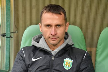 Lviv, Ukrayna 25 Mayıs 2025. FC Karpaty Lviv Lladyslav Lupashko 'nun teknik direktörü Ukrayna Premier Ligi maçında FC Karpaty Lviv ve FC Zorya Luhansk arasında Ukrayna Stadyumu' nda oynanan maç sırasında 25 Mayıs 2025 tarihinde Lviv, Ukrayna.
