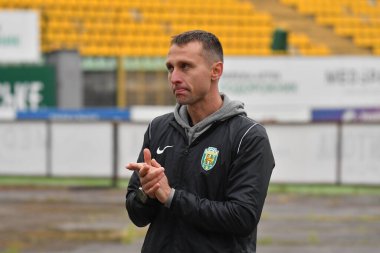 Lviv, Ukrayna 25 Mayıs 2025. FC Karpaty Lviv Lladyslav Lupashko 'nun teknik direktörü Ukrayna Premier Ligi maçında FC Karpaty Lviv ve FC Zorya Luhansk arasında Ukrayna Stadyumu' nda oynanan maç sırasında 25 Mayıs 2025 tarihinde Lviv, Ukrayna.