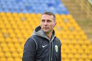 Lviv, Ukrayna 25 Mayıs 2025. FC Karpaty Lviv Lladyslav Lupashko 'nun teknik direktörü Ukrayna Premier Ligi maçında FC Karpaty Lviv ve FC Zorya Luhansk arasında Ukrayna Stadyumu' nda oynanan maç sırasında 25 Mayıs 2025 tarihinde Lviv, Ukrayna.