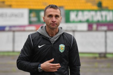 Lviv, Ukrayna 25 Mayıs 2025. FC Karpaty Lviv Lladyslav Lupashko 'nun teknik direktörü Ukrayna Premier Ligi maçında FC Karpaty Lviv ve FC Zorya Luhansk arasında Ukrayna Stadyumu' nda oynanan maç sırasında 25 Mayıs 2025 tarihinde Lviv, Ukrayna.