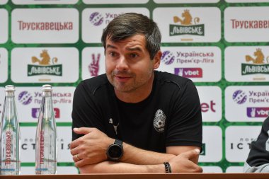 Lviv, Ukrayna 25 Mayıs 2025. FC teknik direktörü Zorya Luhansk Mladen Bartuloviç Ukrayna Premier Ligi 'nde FC Karpaty Lviv ve FC Zorya Luhansk arasında oynanan karşılaşmada 25 Mayıs 2025' te Ukrayna Stadyumu 'nda oynandı..