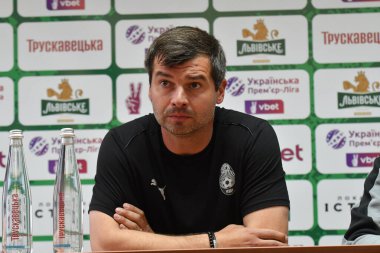Lviv, Ukrayna 25 Mayıs 2025. FC teknik direktörü Zorya Luhansk Mladen Bartuloviç Ukrayna Premier Ligi 'nde FC Karpaty Lviv ve FC Zorya Luhansk arasında oynanan karşılaşmada 25 Mayıs 2025' te Ukrayna Stadyumu 'nda oynandı..