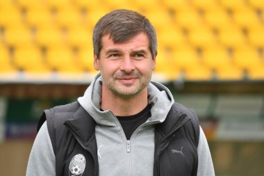 Lviv, Ukrayna 25 Mayıs 2025. FC teknik direktörü Zorya Luhansk Mladen Bartuloviç Ukrayna Premier Ligi 'nde FC Karpaty Lviv ve FC Zorya Luhansk arasında oynanan karşılaşmada 25 Mayıs 2025' te Ukrayna Stadyumu 'nda oynandı..