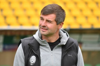 Lviv, Ukrayna 25 Mayıs 2025. FC teknik direktörü Zorya Luhansk Mladen Bartuloviç Ukrayna Premier Ligi 'nde FC Karpaty Lviv ve FC Zorya Luhansk arasında oynanan karşılaşmada 25 Mayıs 2025' te Ukrayna Stadyumu 'nda oynandı..