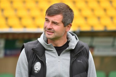 Lviv, Ukrayna 25 Mayıs 2025. FC teknik direktörü Zorya Luhansk Mladen Bartuloviç Ukrayna Premier Ligi 'nde FC Karpaty Lviv ve FC Zorya Luhansk arasında oynanan karşılaşmada 25 Mayıs 2025' te Ukrayna Stadyumu 'nda oynandı..