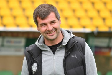 Lviv, Ukrayna 25 Mayıs 2025. FC teknik direktörü Zorya Luhansk Mladen Bartuloviç Ukrayna Premier Ligi 'nde FC Karpaty Lviv ve FC Zorya Luhansk arasında oynanan karşılaşmada 25 Mayıs 2025' te Ukrayna Stadyumu 'nda oynandı..