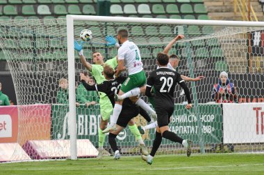 Lviv, Ukrayna 25 Mayıs 2025. Karpaty 'li Vladyslav Baboglo, 25 Mayıs 2025 tarihinde Ukrayna' nın Lviv kentinde oynanan Ukrayna Premier Ligi karşılaşmasında FC Karpaty Lviv ile FC Zorya Luhansk arasında gol attı..