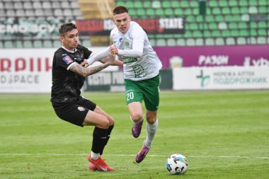 Lviv, Ukrayna 25 Mayıs 2025. 25 Mayıs 2025 tarihinde Ukrayna 'nın başkenti Lviv' de oynanan Ukrayna Premier Ligi karşılaşmasında Karpaty 'den Ocheretko, Zorya' dan Kyrylo Dryshlyuk 'a karşı FC Karpaty Lviv ve FC Zorya Luhansk arasında oynanan karşılaşmada.