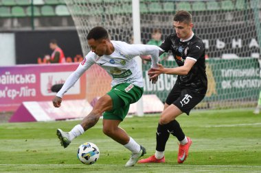 Lviv, Ukrayna 25 Mayıs 2025. 25 Mayıs 2025 'te Ukrayna' nın Lviv kentinde oynanan Ukrayna Premier Ligi karşılaşmasında Karpaty 'den Bruninho, Zorya' dan Kyrylo Dryshlyuk 'a karşı..