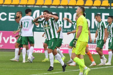 Lviv, Ukrayna 10 Ağustos 2025. Karpaty 'li Igor Neves, Ukrayna Premier Ligi' nde FC Karpaty Lviv ile FC Shakhtar Donetsk arasında oynanan 10 Ağustos 2025 tarihinde Lviv, Ukrayna 'da oynanan karşılaşmayı kutluyor..