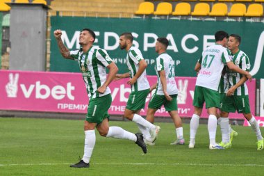 Lviv, Ukrayna 10 Ağustos 2025. Karpaty 'li Igor Neves, Ukrayna Premier Ligi' nde FC Karpaty Lviv ile FC Shakhtar Donetsk arasında oynanan 10 Ağustos 2025 tarihinde Lviv, Ukrayna 'da oynanan karşılaşmayı kutluyor..
