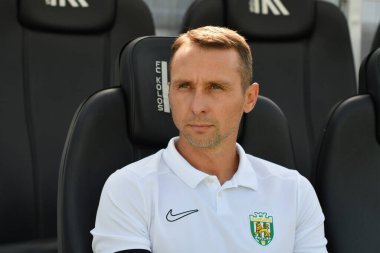 Ukrayna Premier Ligi 'nde FC Kolos Kovalivka ile FC Karpaty Lviv arasında oynanan maçta Karpaty Vladyslav Lupashko teknik direktörü, 16 Ağustos 2025 tarihinde Kovalivka, Kyiv Oblastı, Ukrayna.