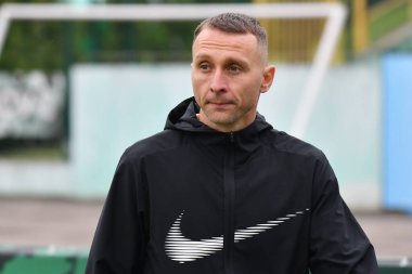 Lviv, Ukrayna 24 Ağustos 2025. Ukrayna Kupası 'nda FC Penuel Kryvyi Rig ile FC Karpaty Lviv arasında oynanan Ukrayna Stadyumu' nda oynanan karşılaşmada Karpaty Vladyslav Lupashko teknik direktörü.