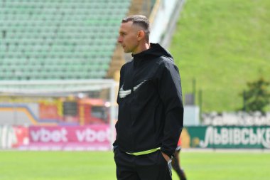 Lviv, Ukrayna 24 Ağustos 2025. Ukrayna Kupası 'nda FC Penuel Kryvyi Rig ile FC Karpaty Lviv arasında oynanan Ukrayna Stadyumu' nda oynanan karşılaşmada Karpaty Vladyslav Lupashko teknik direktörü.