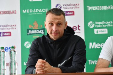 Lviv, Ukrayna 24 Ağustos 2025. Ukrayna Kupası 'nda FC Penuel Kryvyi Rig ile FC Karpaty Lviv arasında oynanan Ukrayna Stadyumu' nda oynanan karşılaşmada Karpaty Vladyslav Lupashko teknik direktörü.