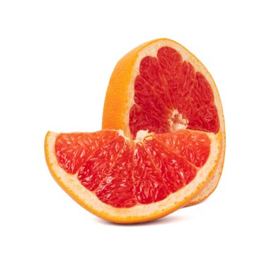 Beyaz yalıtılmış arka planda pembe olgun greyfurt dilimi. Yüksek kalite fotoğraf