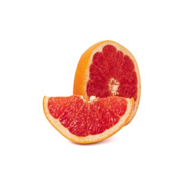 Beyaz yalıtılmış arka planda pembe olgun greyfurt dilimi. Yüksek kalite fotoğraf