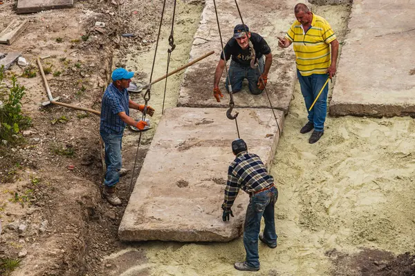 İnşaat alanındaki beton panelin seviyesine yüksek kaliteli fotoğraf