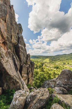 Tustan Kalesi 'nde bir kaya parçası Skole Beskids Ulusal Doğa Parkı Lviv Bölgesi Yüksek kaliteli fotoğraf