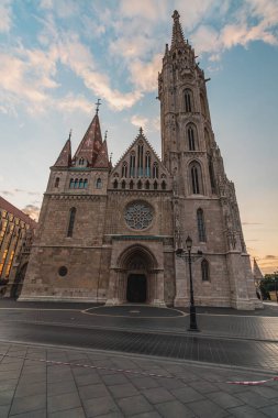 Sabah Roma Katolik Kilisesi ve Balıkçı Kalesi. Budapeşte Lisesi Kaliteli Fotoğraf