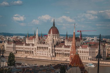 Macar parlamento binası ve Tuna Nehri, Budapeşte, Macaristan Yüksek Kaliteli Fotoğraf