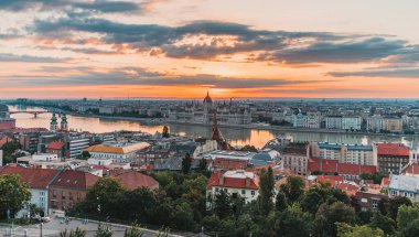 Tuna Nehri 'ndeki Macar Parlamentosu Budapeşte Yüksek Kaliteli Fotoğrafında Dramatik Gün Doğumu