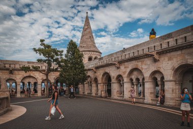 Budapeşte 'deki Eski Balıkçılar Kalesi' ne bakın.