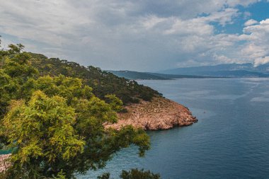 Krk Adası, Primorsko-Goranska Zupanija, Hırvatistan, Avrupa. Popüler Avrupa seyahatlerinin manzaralı görüntüsü. Toprağın güzelliğini keşfedin.