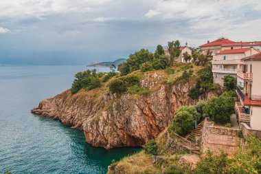 Krk Adası, Primorsko-Goranska Zupanija, Hırvatistan, Avrupa. Popüler Avrupa seyahatlerinin manzaralı görüntüsü. Toprağın güzelliğini keşfedin.