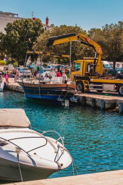 Krk Hırvatistan Sudaki son santimetre ve yat Yüksek kalite fotoğraf