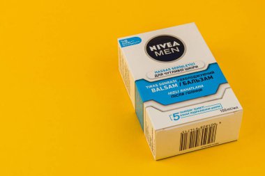 25.03.25 Lviv Ukrayna A koleksiyonu Gryffindor kravatlı, Hogwarts 'a yazılmış bir mektup ve Platform' a bir bilet. Büyücülük dünyasının hayranları için mükemmel..