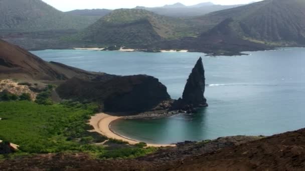 Divoká Příroda Zasazena Proti Krásnému Mořskému Pobřeží Galapág Galapágy Ostrovy — Stock video