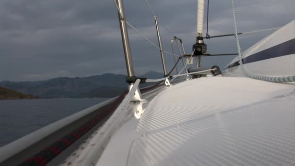 Dettagli Vicino Del Ponte Vela Bianca Yacht Vela Movimento Sport — Video Stock
