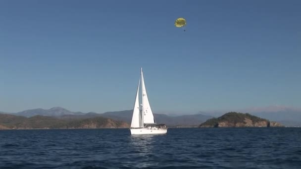 Spumă Valuri Apă Cameră Timpul Mișcării Iahtului Yachting Sport Călătorie — Videoclip de stoc