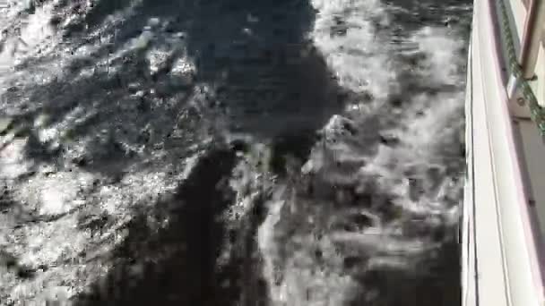 Skum Vågor Och Vatten Kameran Förflyttning Yacht Segling Sport Sjöresa — Stockvideo