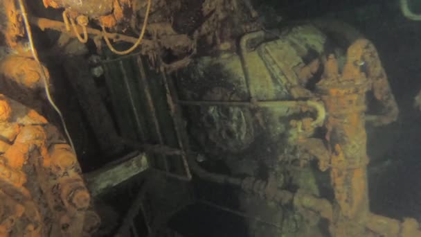 難破船のスウェーデンのフェリーゼノビアのスローモーションビデオ 難破船のダイビング 地中海 キプロス 海上災害だ 沈没船の水中4K撮影 海底下の世界悲劇 — ストック動画