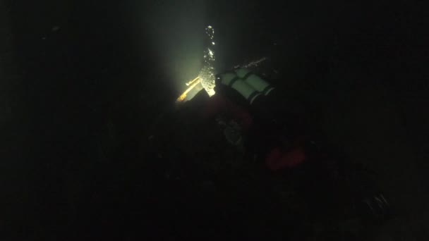 沉船速度慢的视频 瑞典轮渡天牛座 沉船跳水 地中海 塞浦路斯 海上灾难 水下4K拍摄沉船的镜头 海底世界的悲剧 — 图库视频影像
