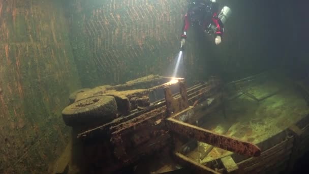 Plongeurs Sous Marins Nagent Sur Navire Naufragé Suédois Zenobia Plongée — Video