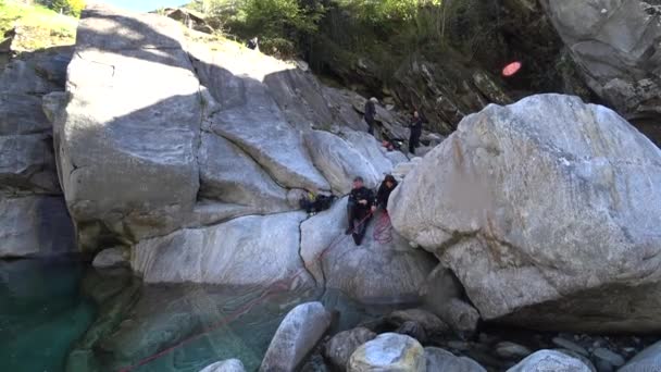 Ticino Switzerland May 2018 Divers Men Women Stone Coast Mountain — Stock Video