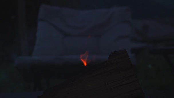 Lagerfeuer Kamin Vor Dem Hintergrund Des Berges Kazbegi Morgen — Stockvideo