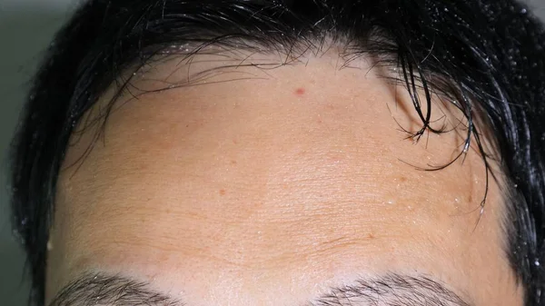 Terli bir insanın yakın çekimi.