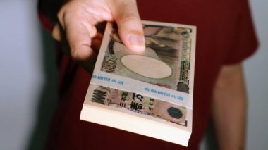 Para ödeyen kişinin görüntüsü