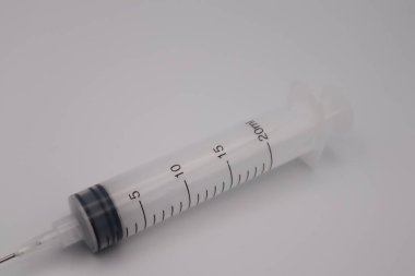 Şırınganın yakın plan fotoğrafı.