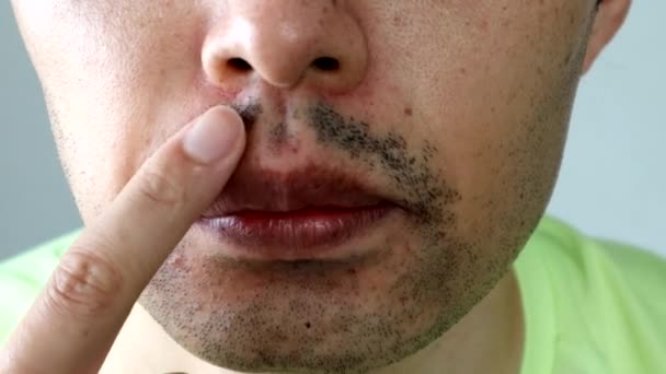 Japonês Homem Tocando Sua Barba — Vídeo de Stock