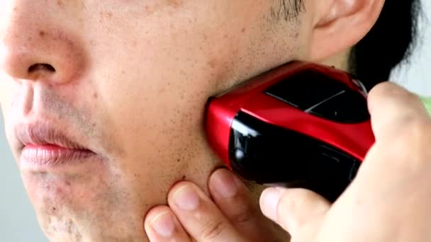 Japonais Homme Rasage Barbe Avec Rasoir Électrique — Video